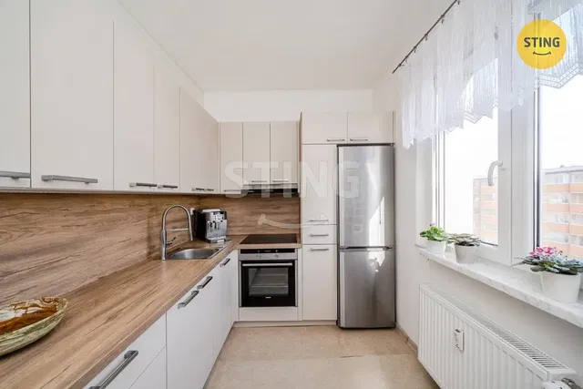 Кухиња; кухињски апарати, природно светло