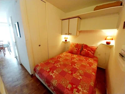 Chambre; lumière naturelle, parquet