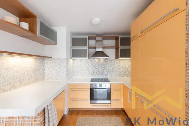 Küche; küchengeräte, renoviert, holzboden, fliesenboden, tageslicht