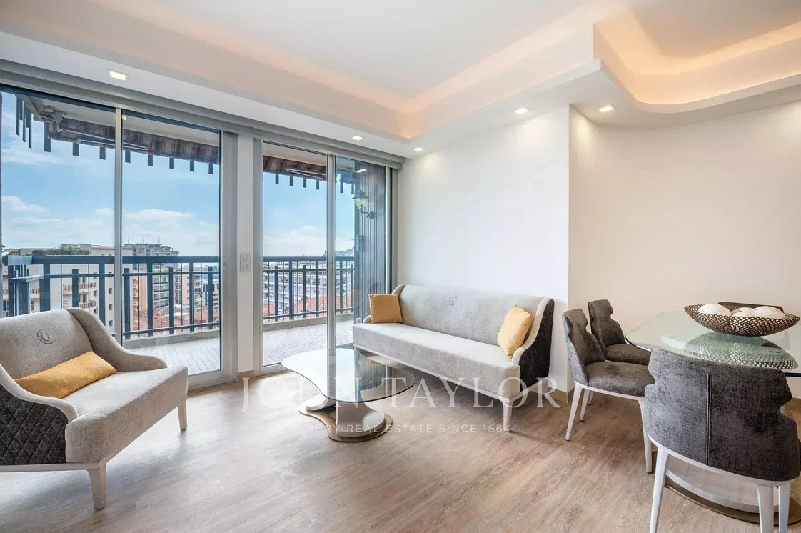 Oturma odası; manzara, doğal ışık, modern stil