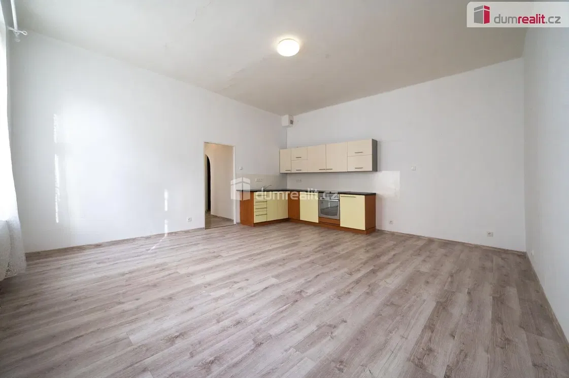 Küche; holzboden, tageslicht, renoviert