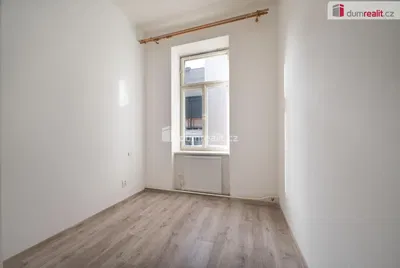 Schlafzimmer; tageslicht, holzboden, renoviert