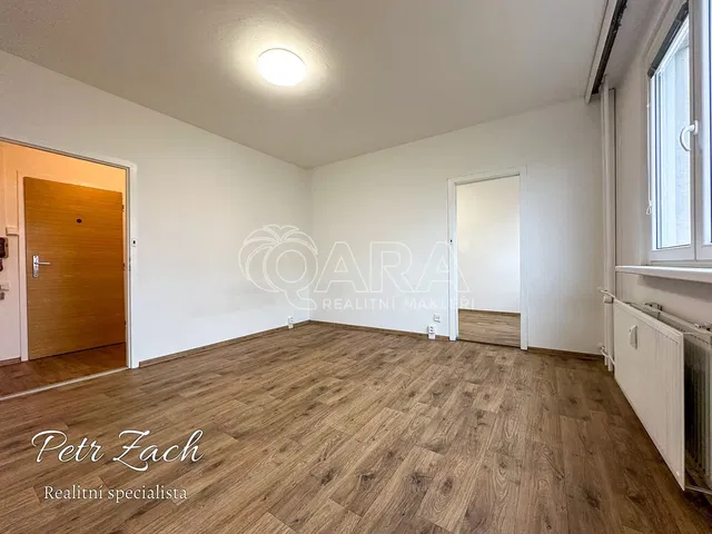 Schlafzimmer; holzboden, tageslicht, renoviert