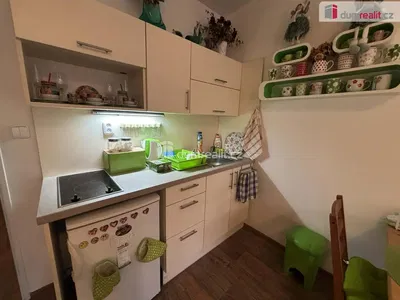 Küche; küchengeräte, tageslicht, moderner stil