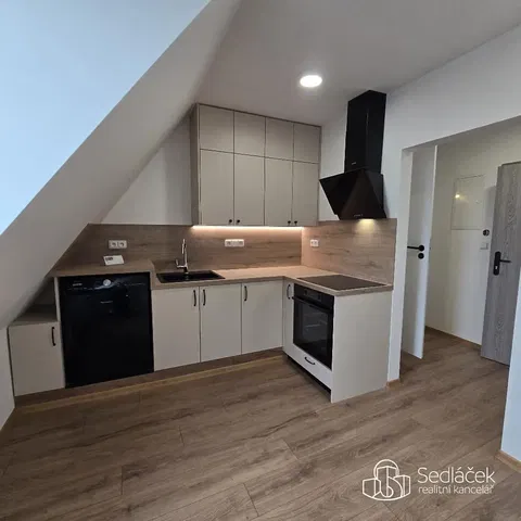 Kitchen; kitchen appliances, natural light, modern style