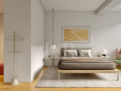 Yatak odası; doğal ışık, modern stil, ahşap zemin