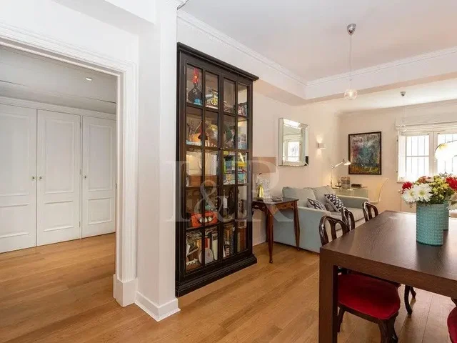 Wohnzimmer; holzboden, tageslicht, moderner stil