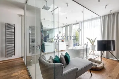 Wohnzimmer; tageslicht, holzboden, moderner stil