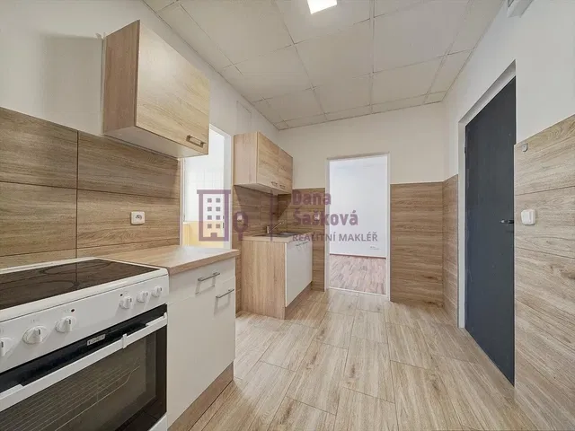 Cucina; elettrodomestici, ristrutturato, luce naturale