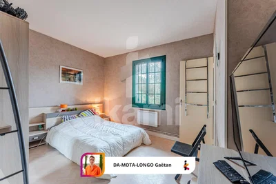 Bedroom; natural light, modern style