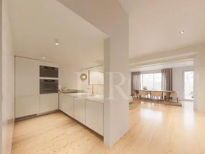 Cuisine; parquet, lumière naturelle
