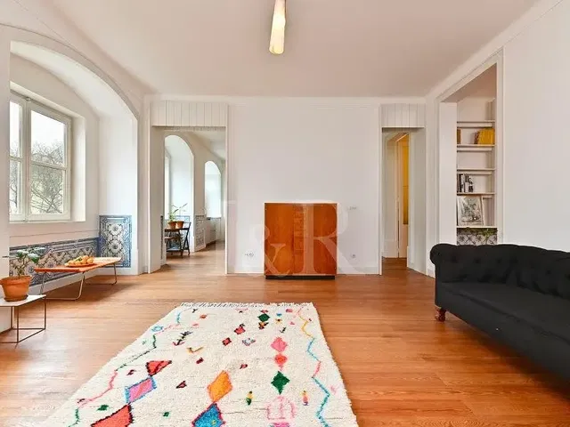 Wohnzimmer; tageslicht, holzboden, moderner stil