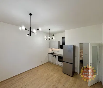 Cucina; pavimento in legno, ristrutturato, luce naturale, stile moderno