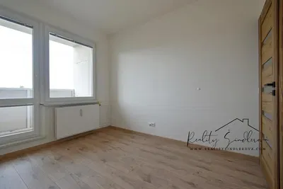 Chambre; lumière naturelle, parquet, rénové