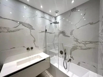 Badezimmer; fliesenboden, renoviert, tageslicht, moderner stil