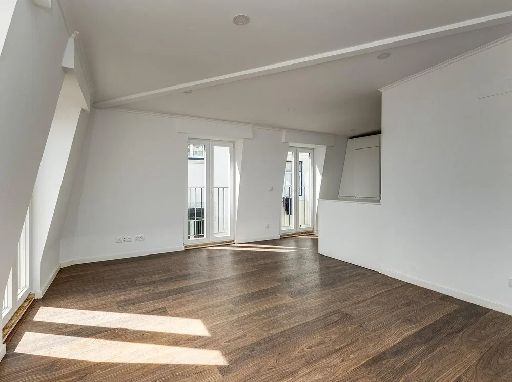Salon; lumière naturelle, parquet, rénové