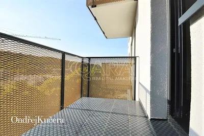 شرفة; أرضية من البلاط, إطلالة