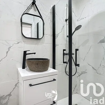 Banyo; fayans zemin, tadilatlı, doğal ışık, modern stil
