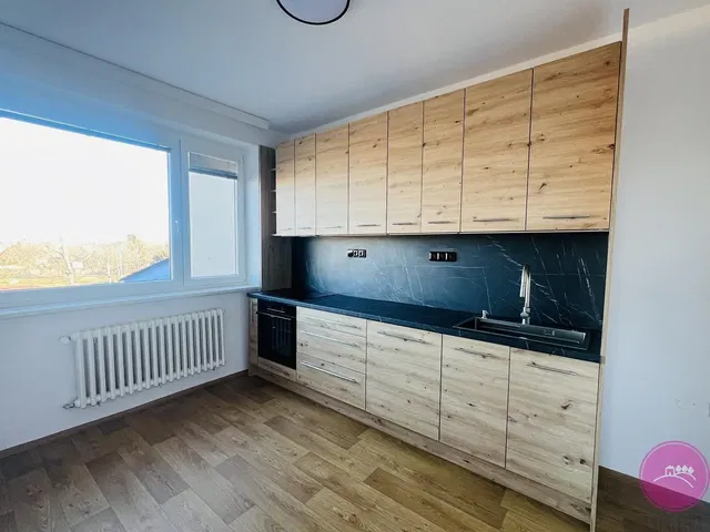 Küche; küchengeräte, tageslicht, moderner stil, holzboden