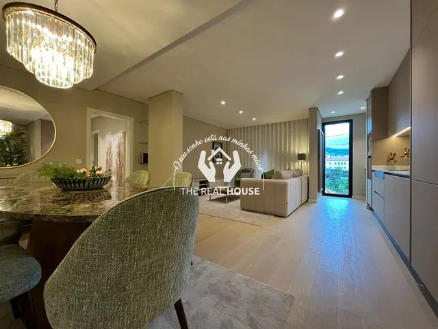 Salon; widok, styl nowoczesny, światło dzienne, wyremontowany