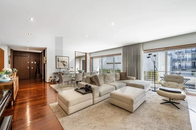 Obývací pokoj; přirozené světlo, moderní styl