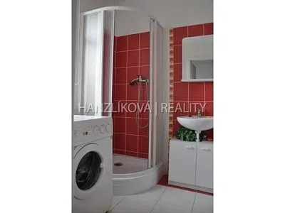 Badezimmer; fliesenboden, renoviert, tageslicht, moderner stil