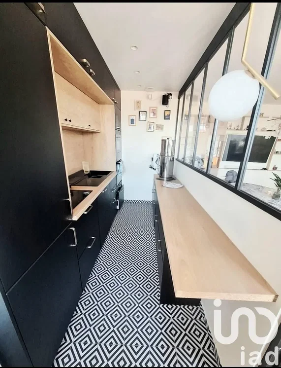 Mutfak; mutfak aletleri, fayans zemin, modern stil