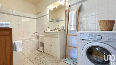 Купатило; плочице, природно светло, реновиран