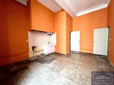 Cocina; suelo de baldosas, necesita renovación