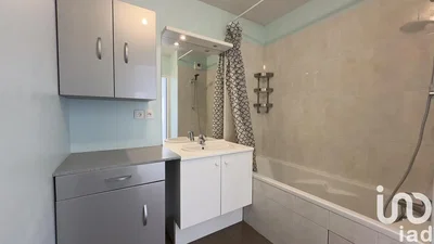Koupelna; dlažba, po rekonstrukci, přirozené světlo, moderní styl