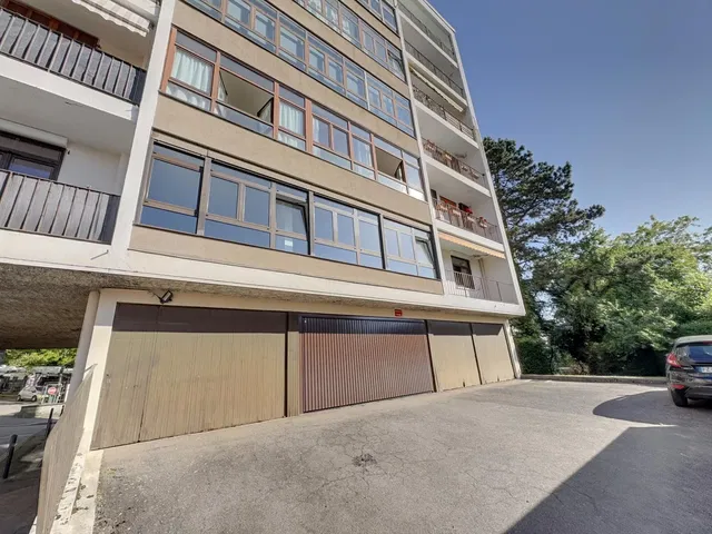 Къща и околности; гледка