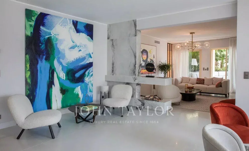 Salon; style moderne, lumière naturelle, parquet