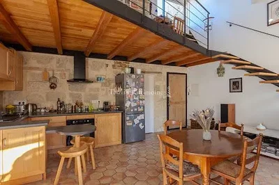 مطبخ; عوارض خشبية, أرضية خشبية, ضوء طبيعي