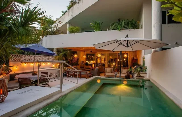 Dom i otoczenie; widok, światło dzienne