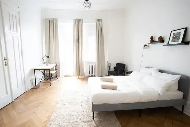 Bedroom; natural light, wood floor, modern style