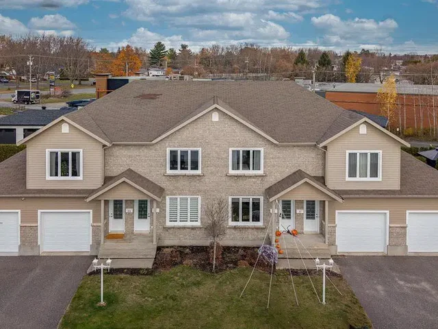 Къща и околности