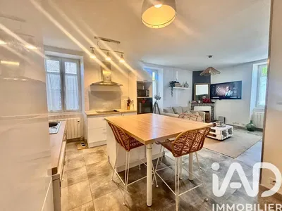 Oturma odası; manzara, doğal ışık, modern stil, fayans zemin