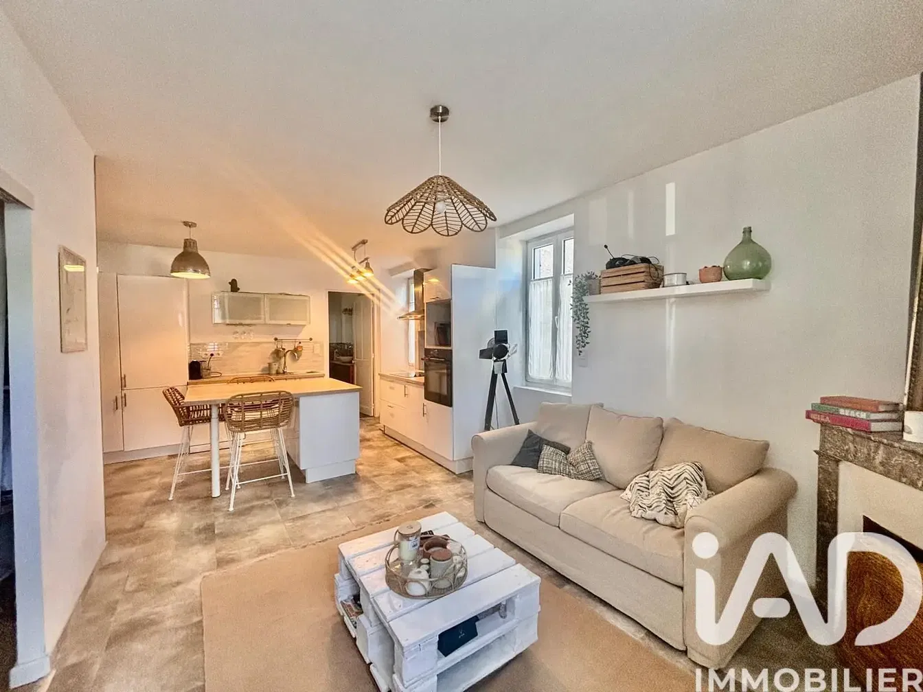 Oturma odası; doğal ışık, modern stil, fayans zemin