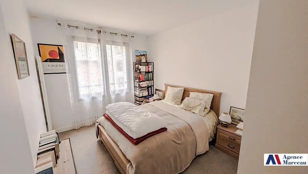 Yatak odası; doğal ışık, modern stil