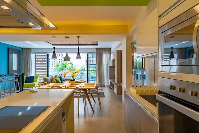 Kuchnia; sprzęt kuchenny, widok, światło dzienne