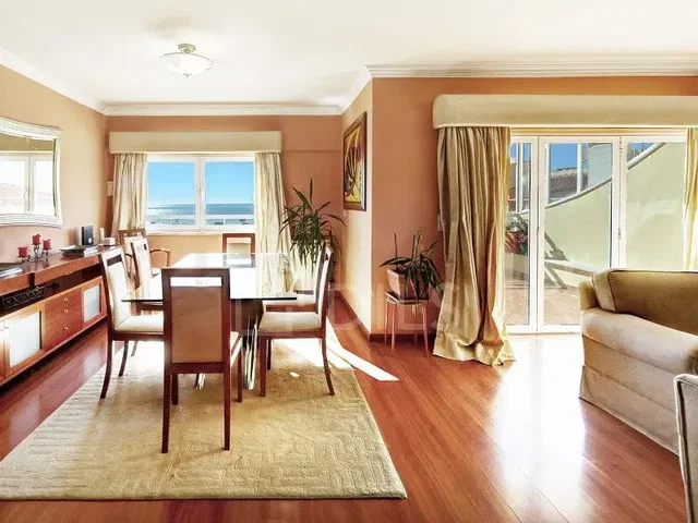 Wohnzimmer; blick, holzboden, tageslicht