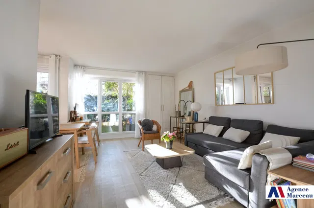 Living room; natural light, modern style, view