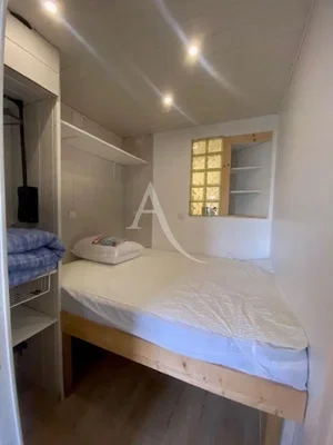 Chambre; parquet, lumière naturelle, style moderne