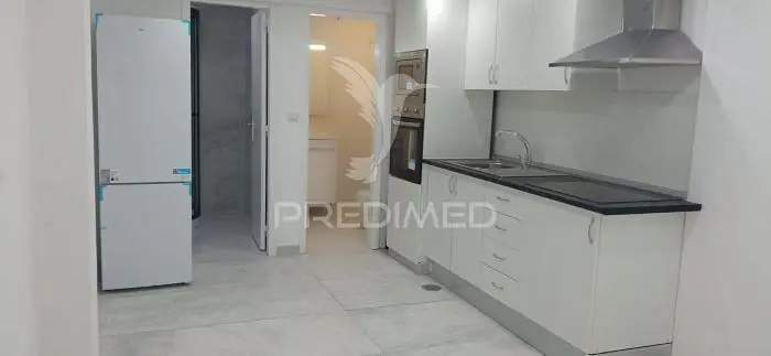 Mutfak; mutfak aletleri, fayans zemin, tadilatlı