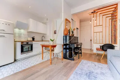 Oturma odası; mutfak aletleri, doğal ışık, modern stil