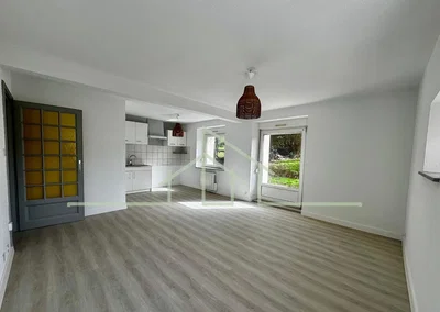 Σαλόνι; φυσικό φως, πλακάκια