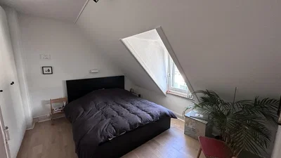 Camera da letto; luce naturale, pavimento in legno