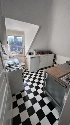 Cucina; elettrodomestici, luce naturale, vista