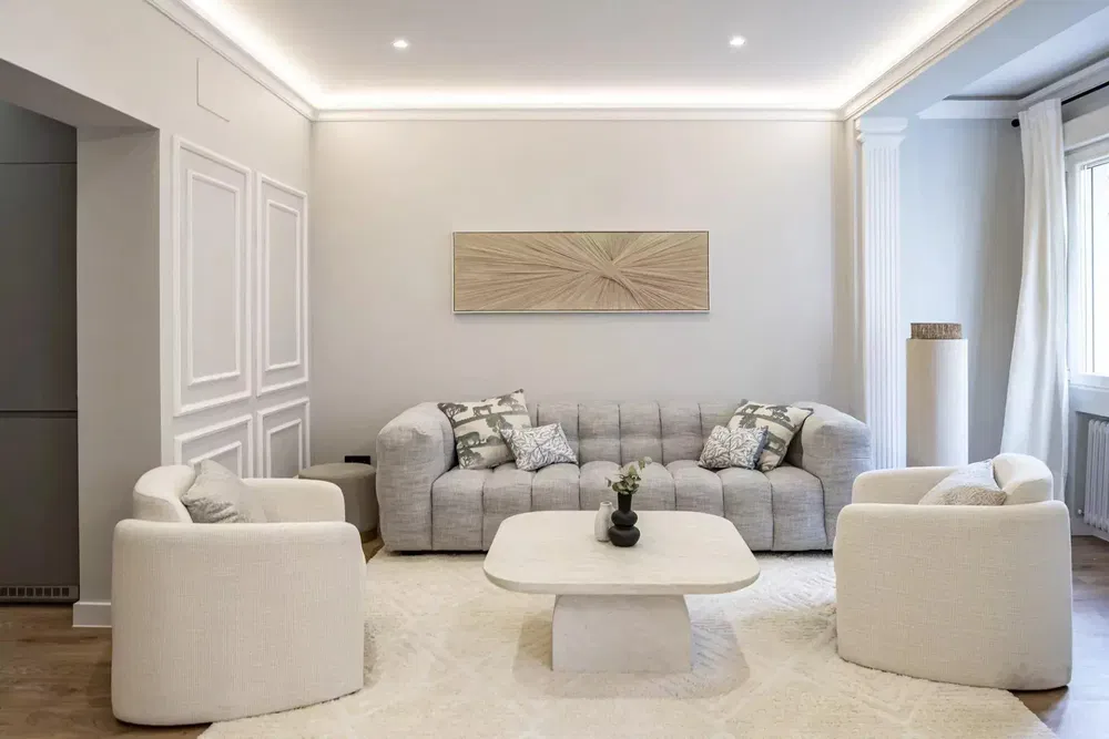 Oturma odası; doğal ışık, modern stil