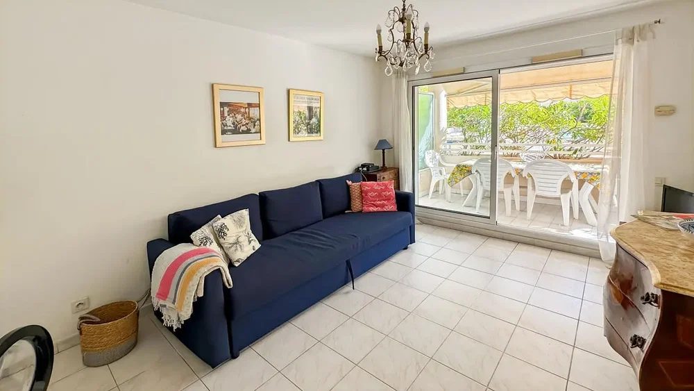 Дневна соба; поглед, природно светло